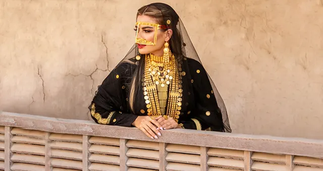 المرأة الإماراتية والمجوهرات الذهبية