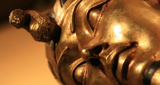 سر القناع الذهبي لتوت عنخ آمون