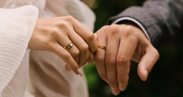 Couples' Gold Jewelry Romance Gift Guide