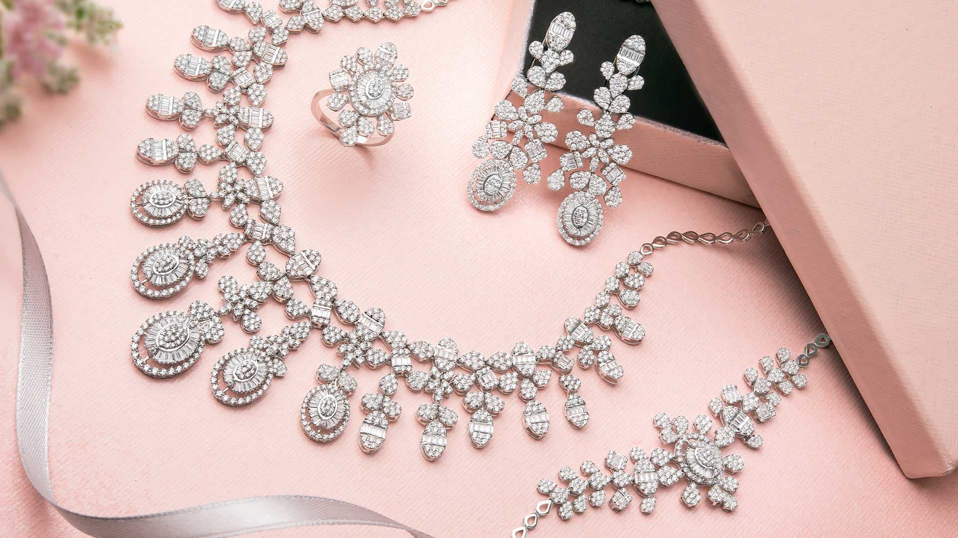 How to Choose the Perfect Gold or Diamond Jewellery to Complement Your Wedding Dress?