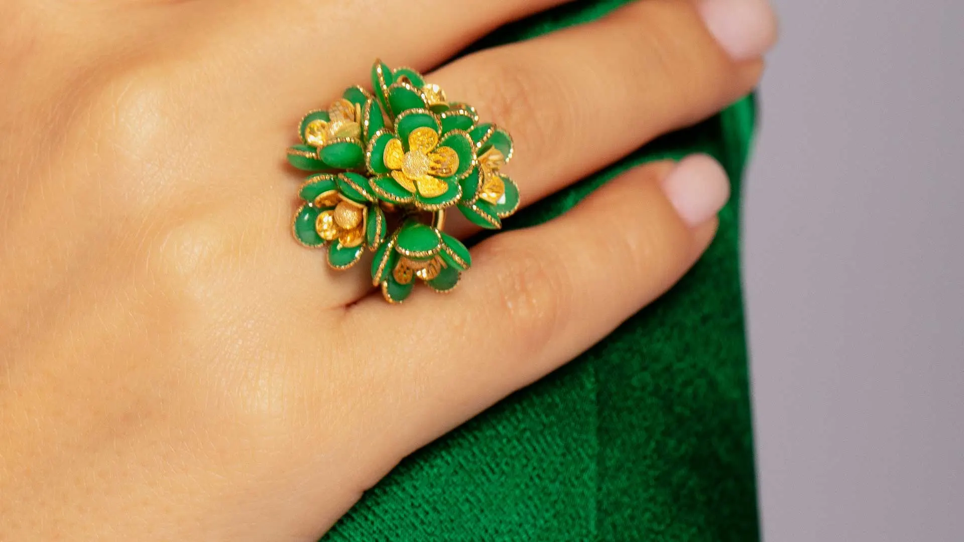 Outfit Colours to Wear With Your Gold Ring