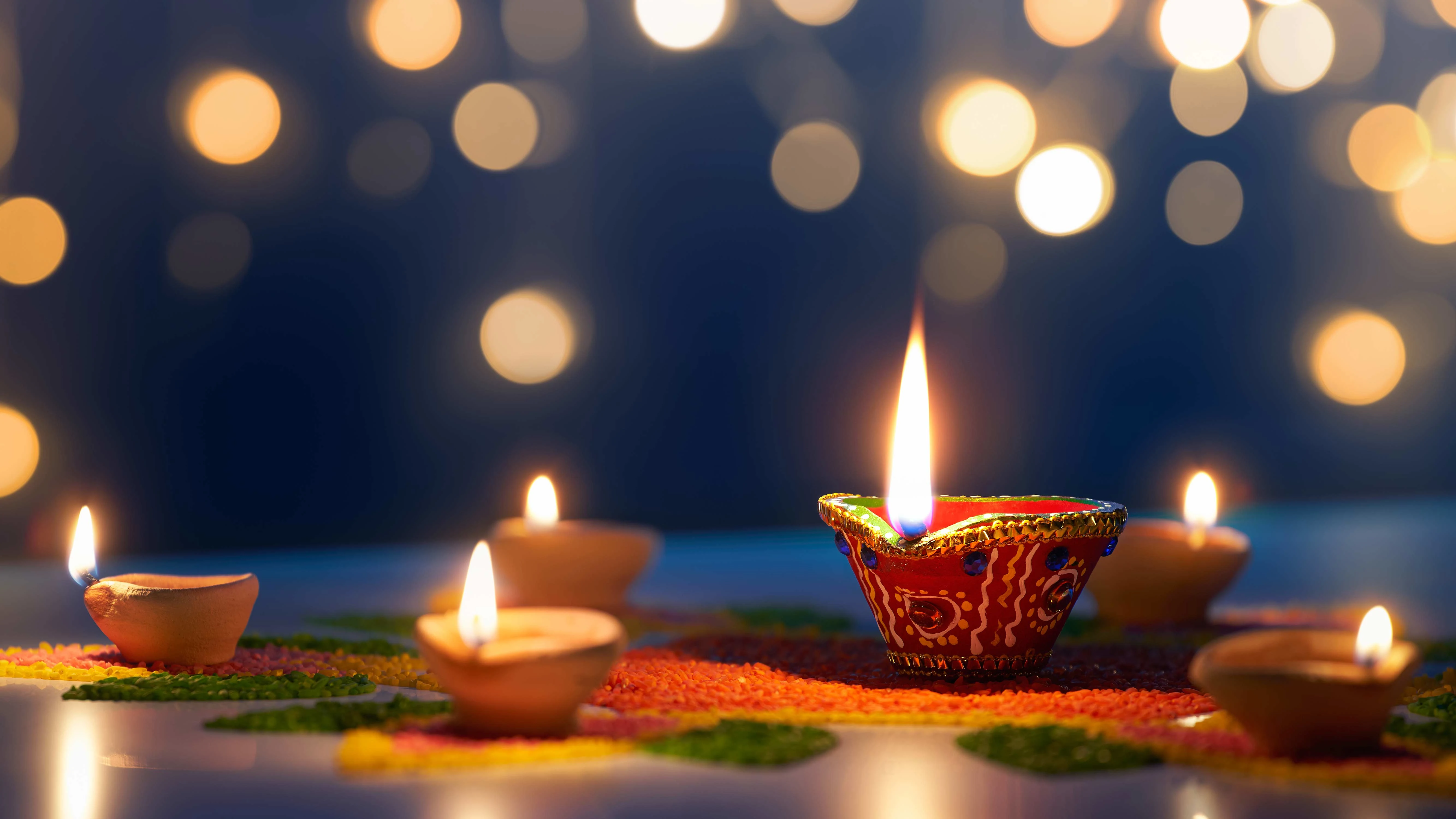 The Golden Glitter of Diwali: A Guide to Choosing the Perfect Jewelry