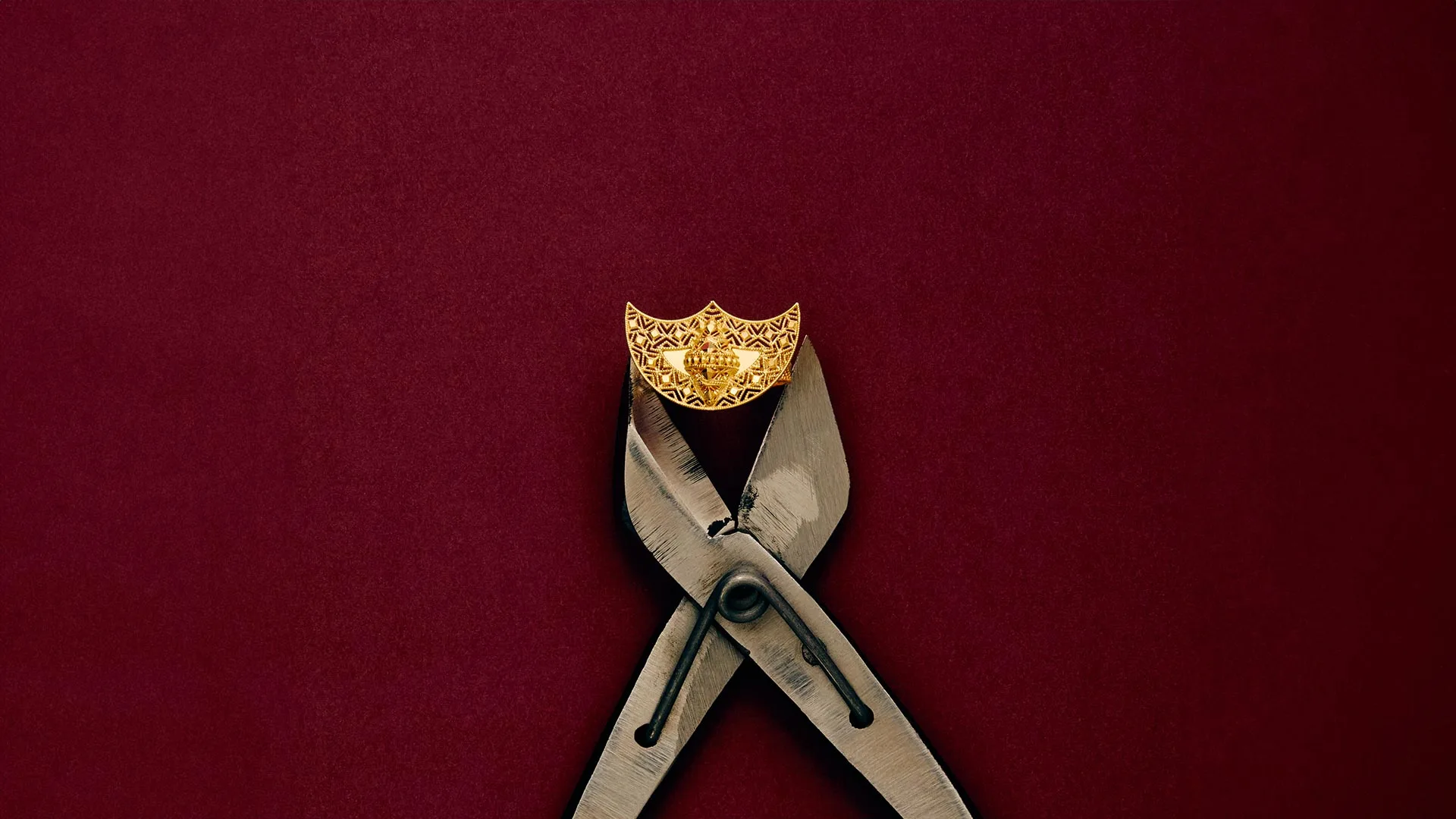 The Hidden Symbolism in Gulf Gold Motifs: What Your Jewelry Secretly Communicates