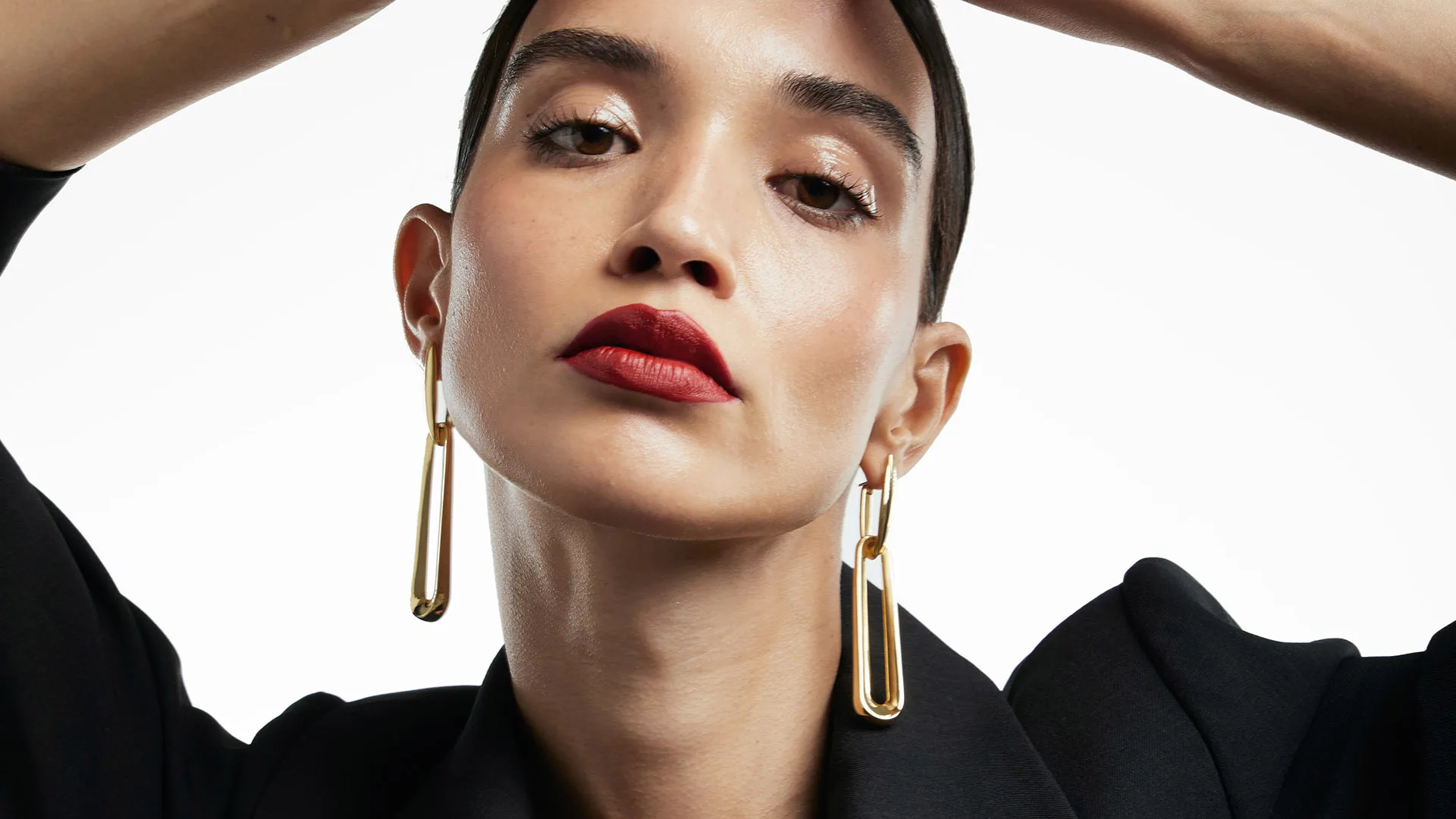 How to Nail Your Outfit: Matching Gold Pieces for the Perfect Attire