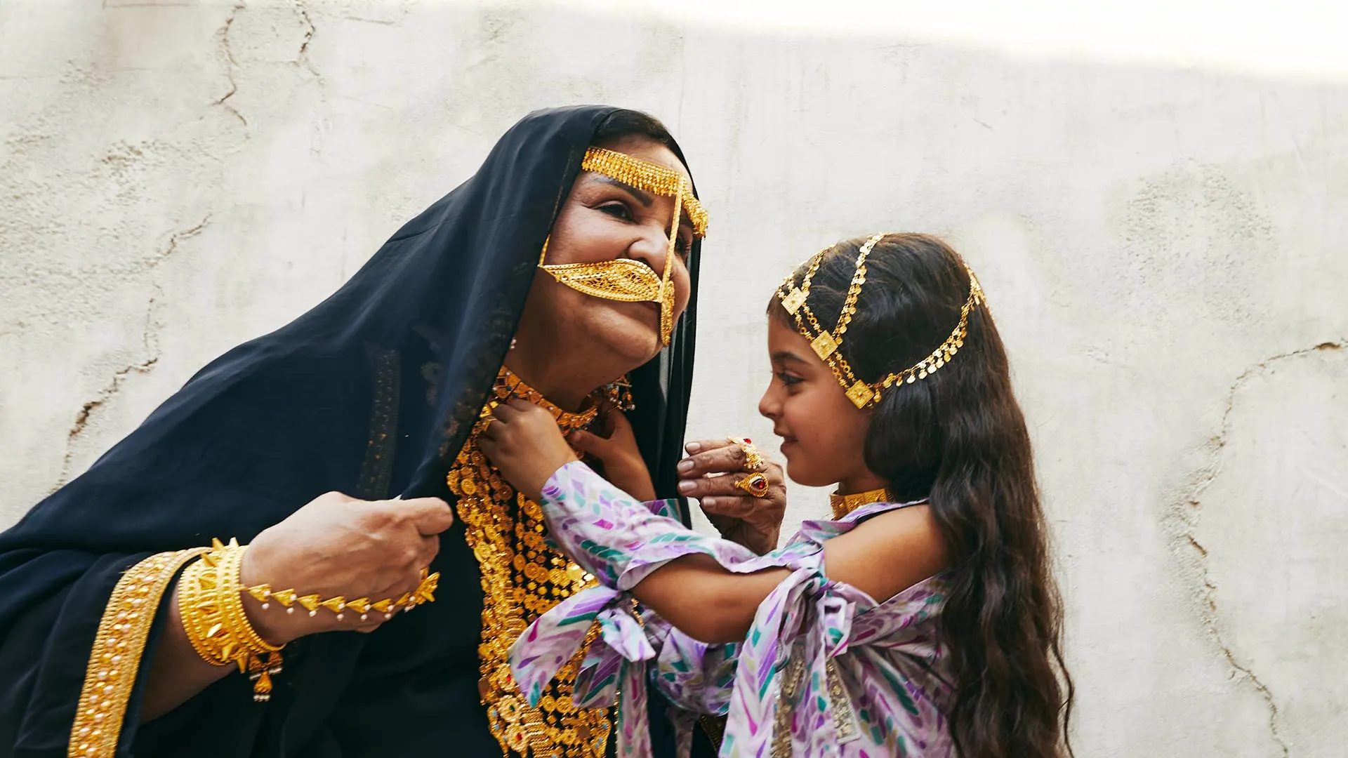 لماذا تشهد المجوهرات الذهبية العتيقة أكثر من مجرد صيحة عابرة