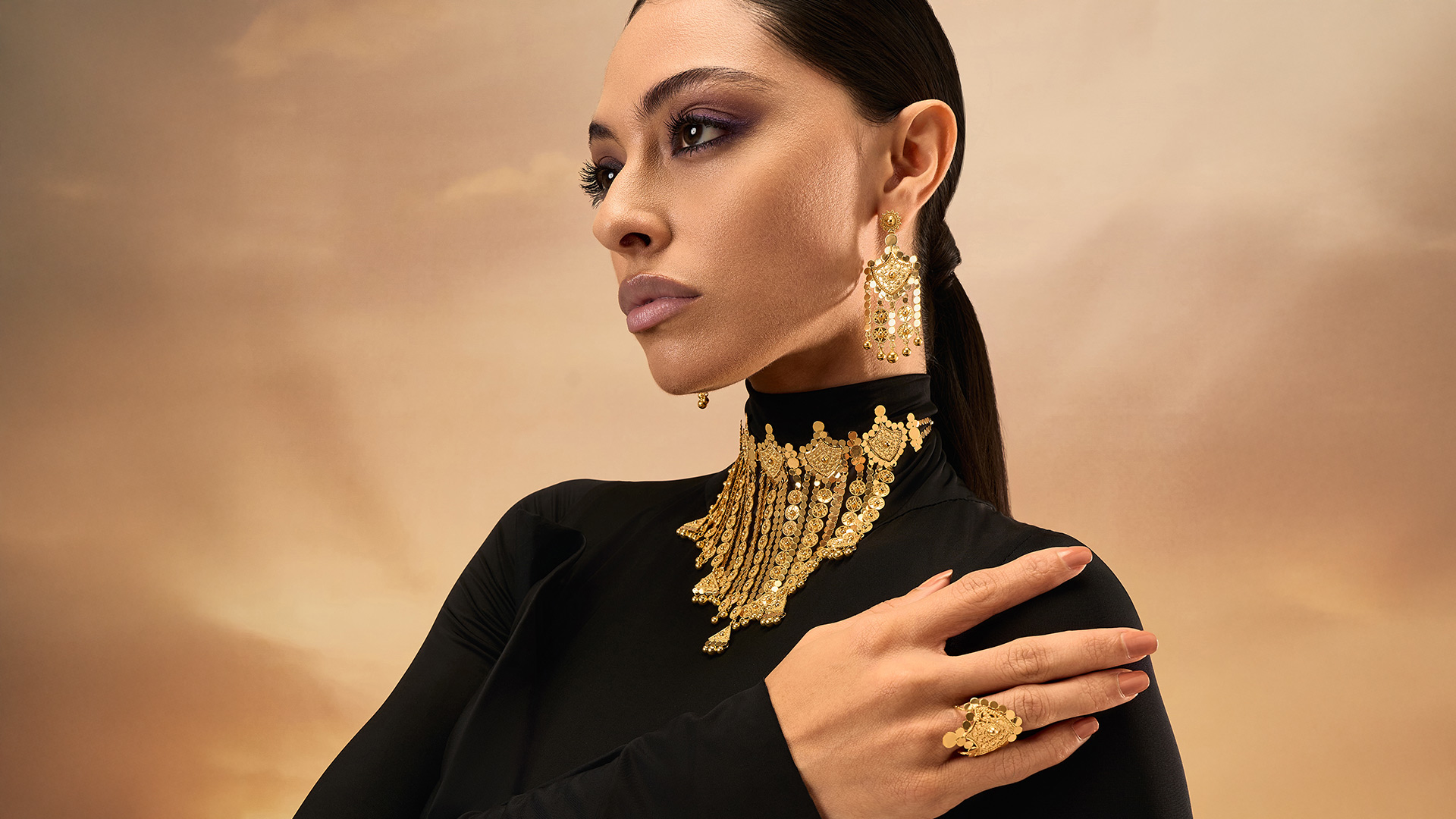 How Gold Jewelry Defines the Cinematic Look at Red Carpet Radiance