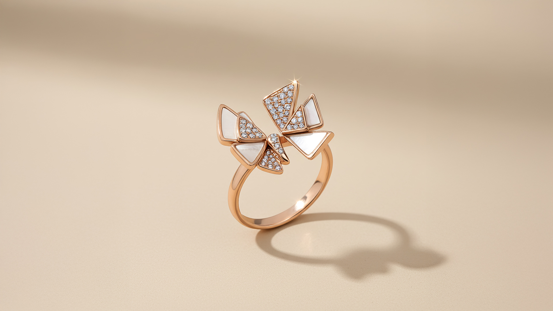 تريند يتألق: لماذا الذهب وردي اللون هو اختيار الهدايا الاحتفالية المثالي