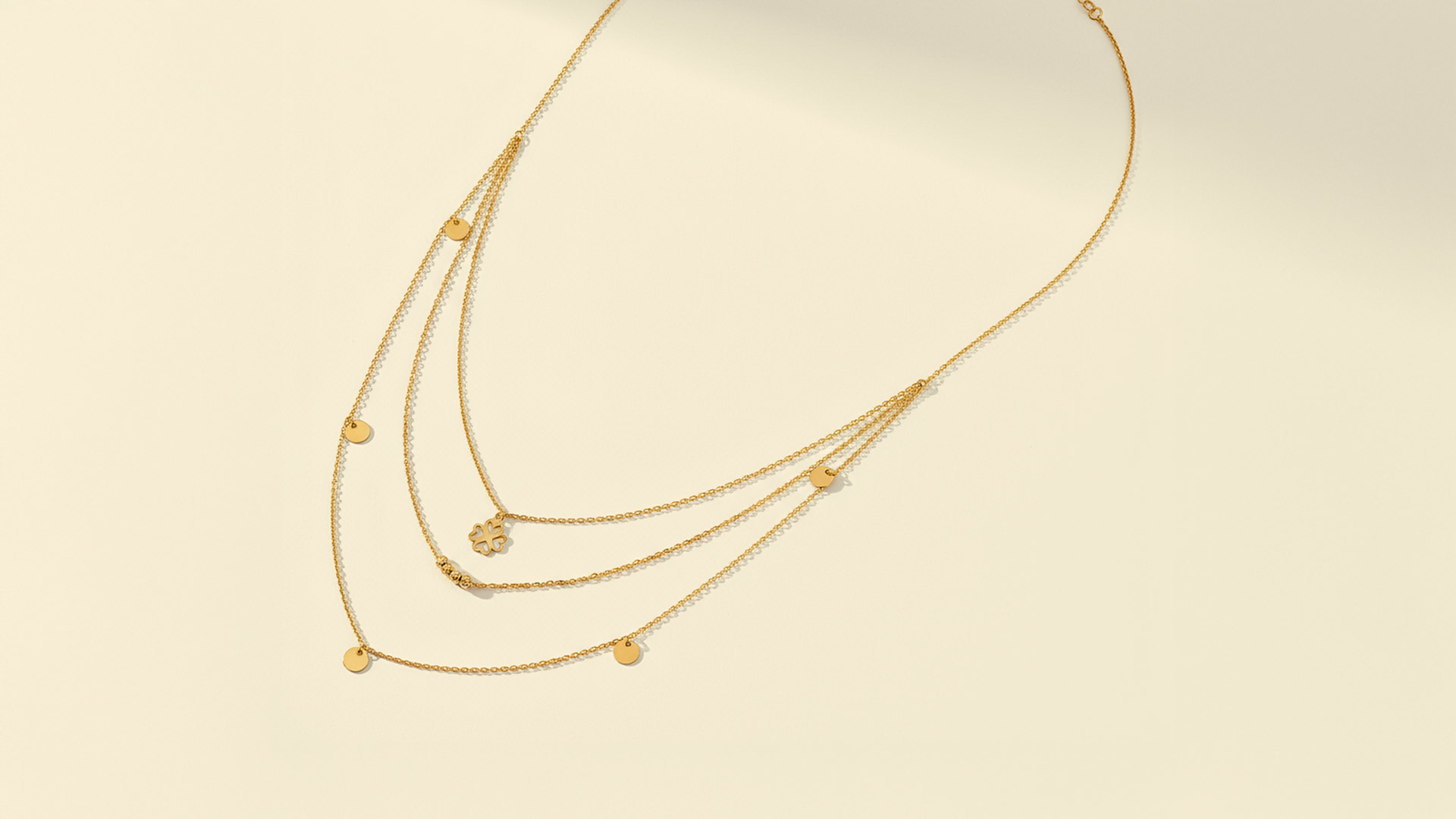 لماذا تبقى الحرفية الإيطالية المعيار الذهبي للمجوهرات الذهبية الخفيفة الوزن