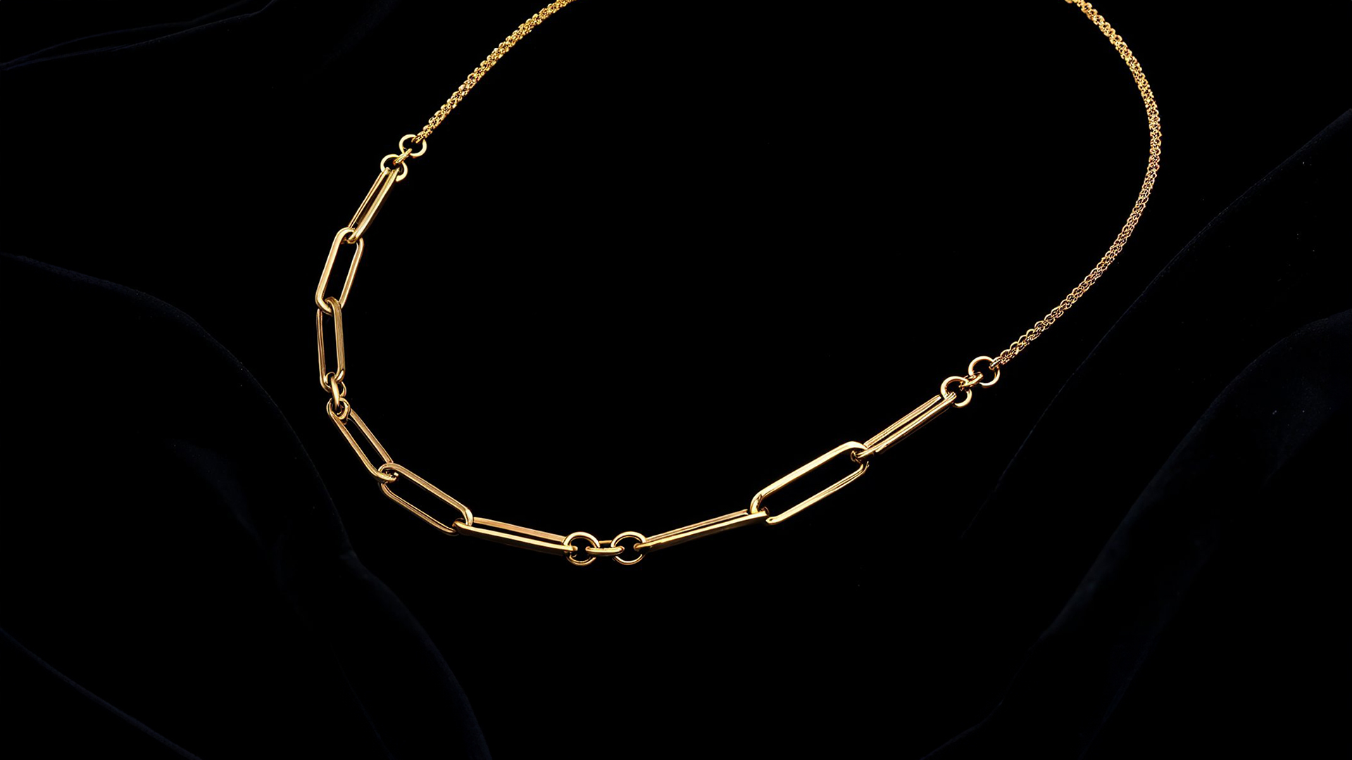 The New Status Symbols: Understated Jewelry Only the Wealthy Recognize