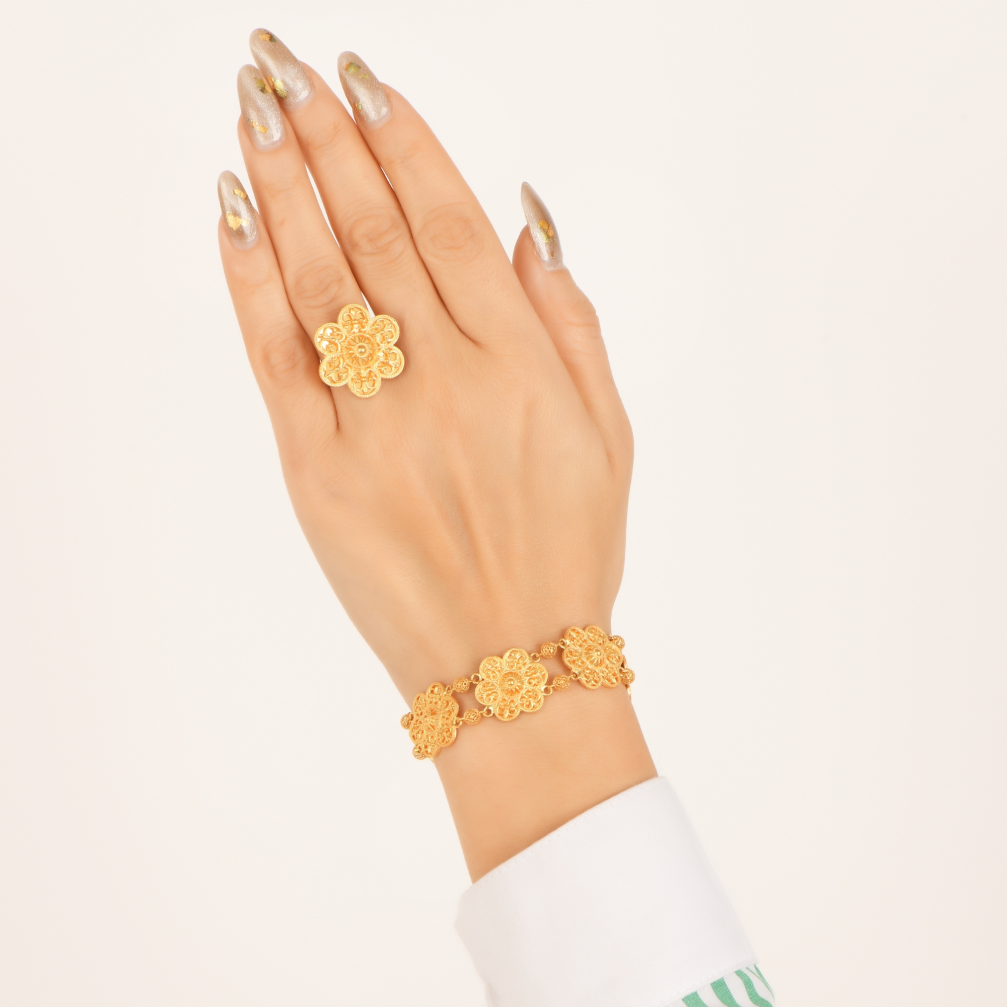 Majestic Flowers 21K Bracelet Gold Set - Al Romaizan