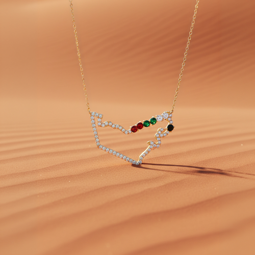 قلادة صقر من الذهب عيار 18 قيراط