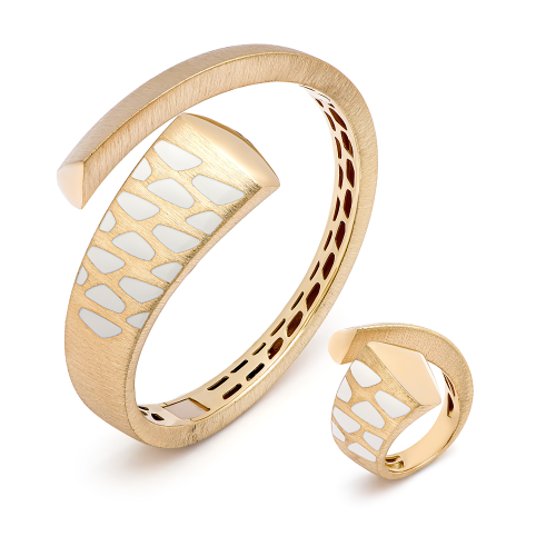 طقم مومينتو من الذهب عيار 18 قيراط