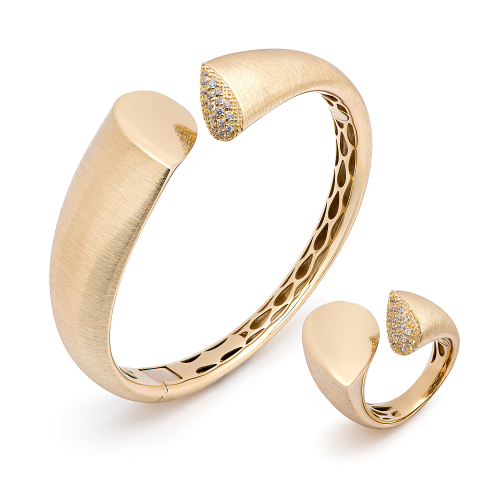 طقم هاجيمي من الذهب عيار 18 قيراط