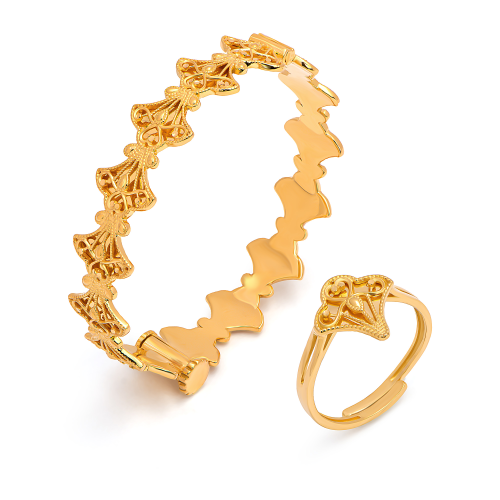 طقم نادرة للأطفال من الذهب التراثي عيار ٢١ قيراط