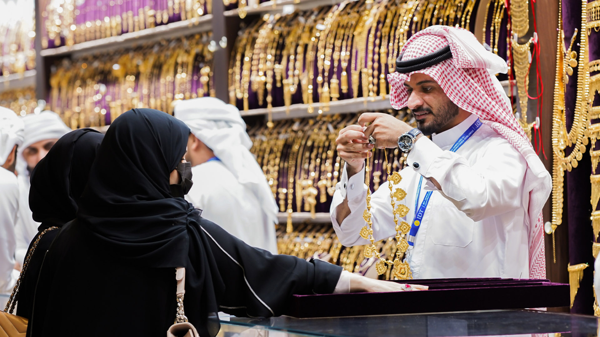 Why Should You Buy Gold Jewellery?
