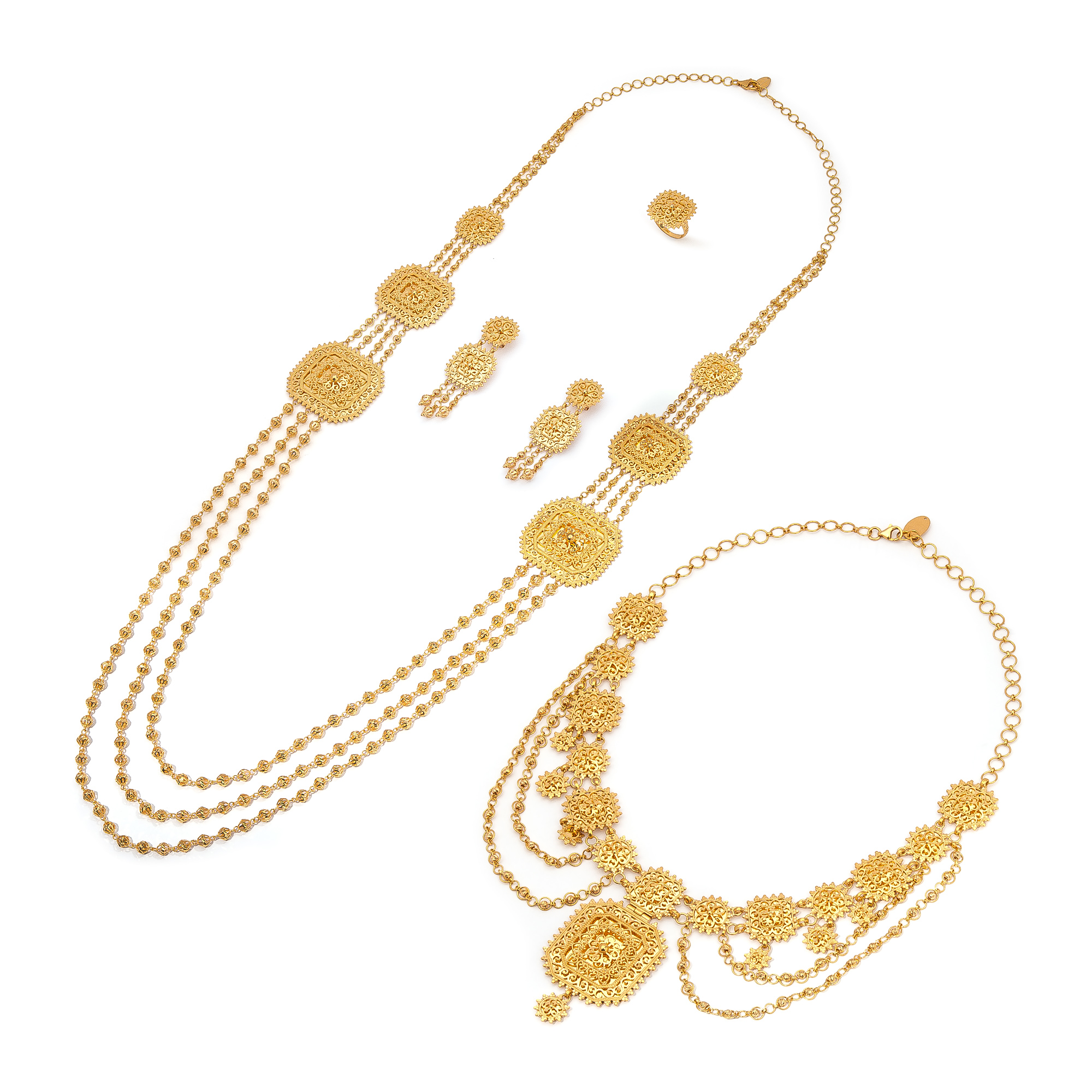 طقم منيرة تقليدي من الذهب عيار 21