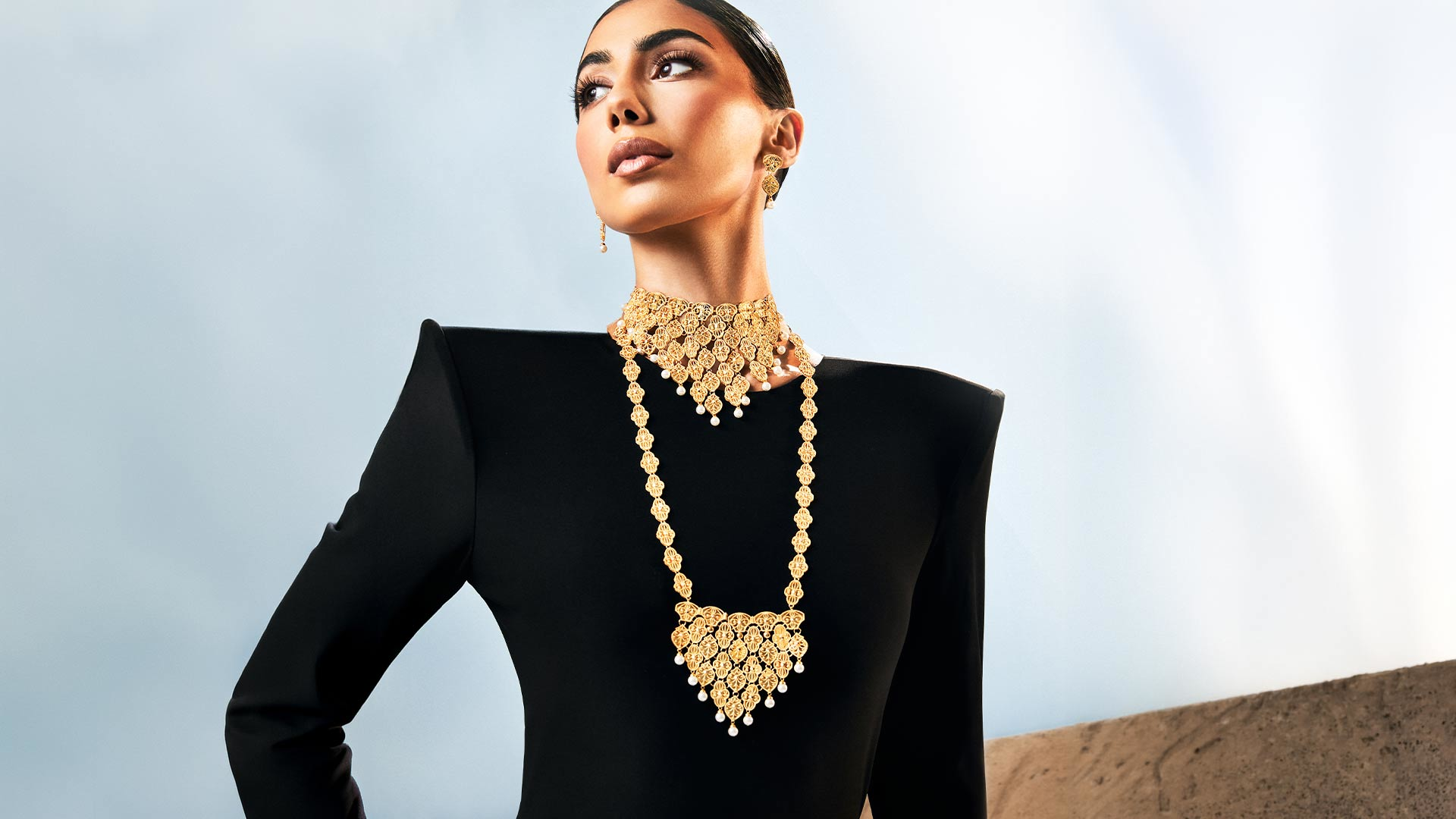 الفخامة الهادئة في لمسات اللؤلؤ: إحياء إرث الخليج لأناقة العيد المعاصرة