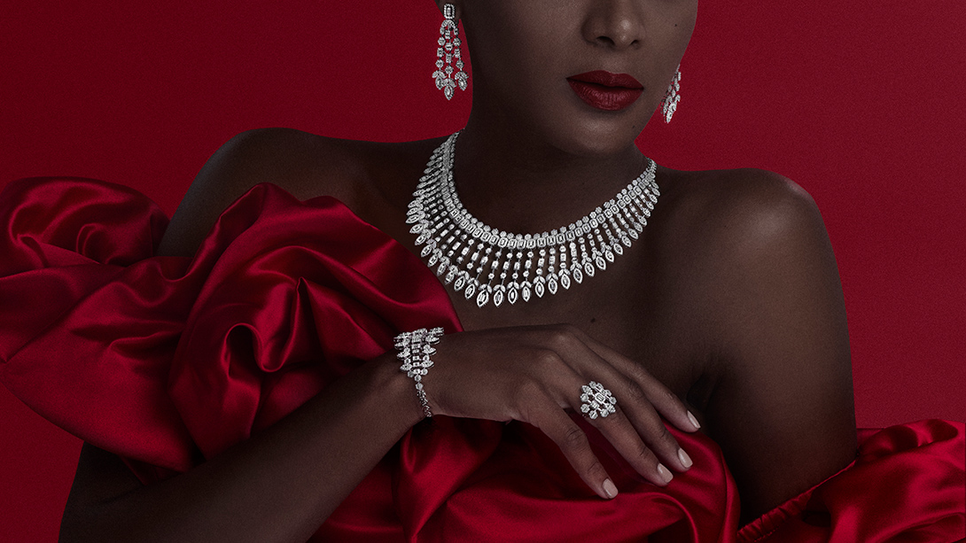 Shimmering into 2024: Anticipated Gold Jewelry Trends for the New Year 2024