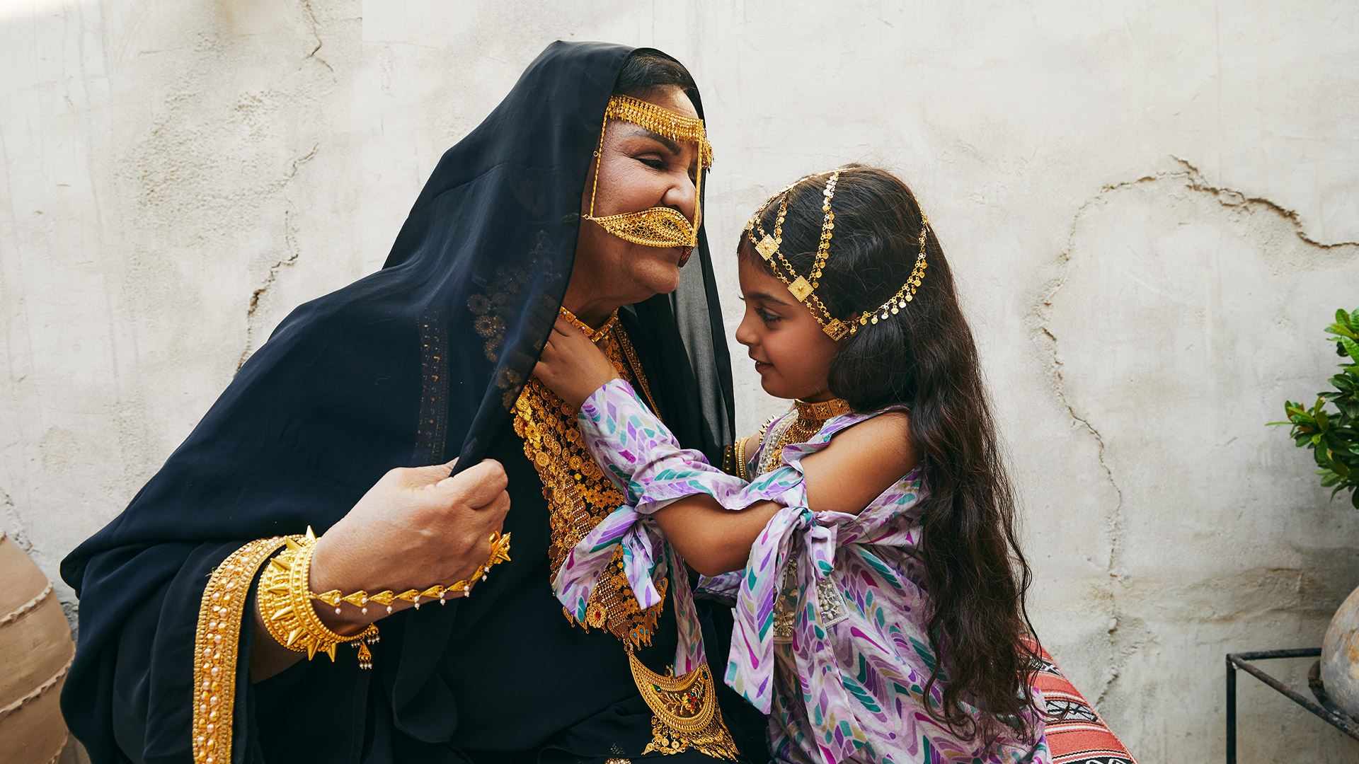 A Timeless Tribute: Meaningful Gold Gifts for the Head of the Family