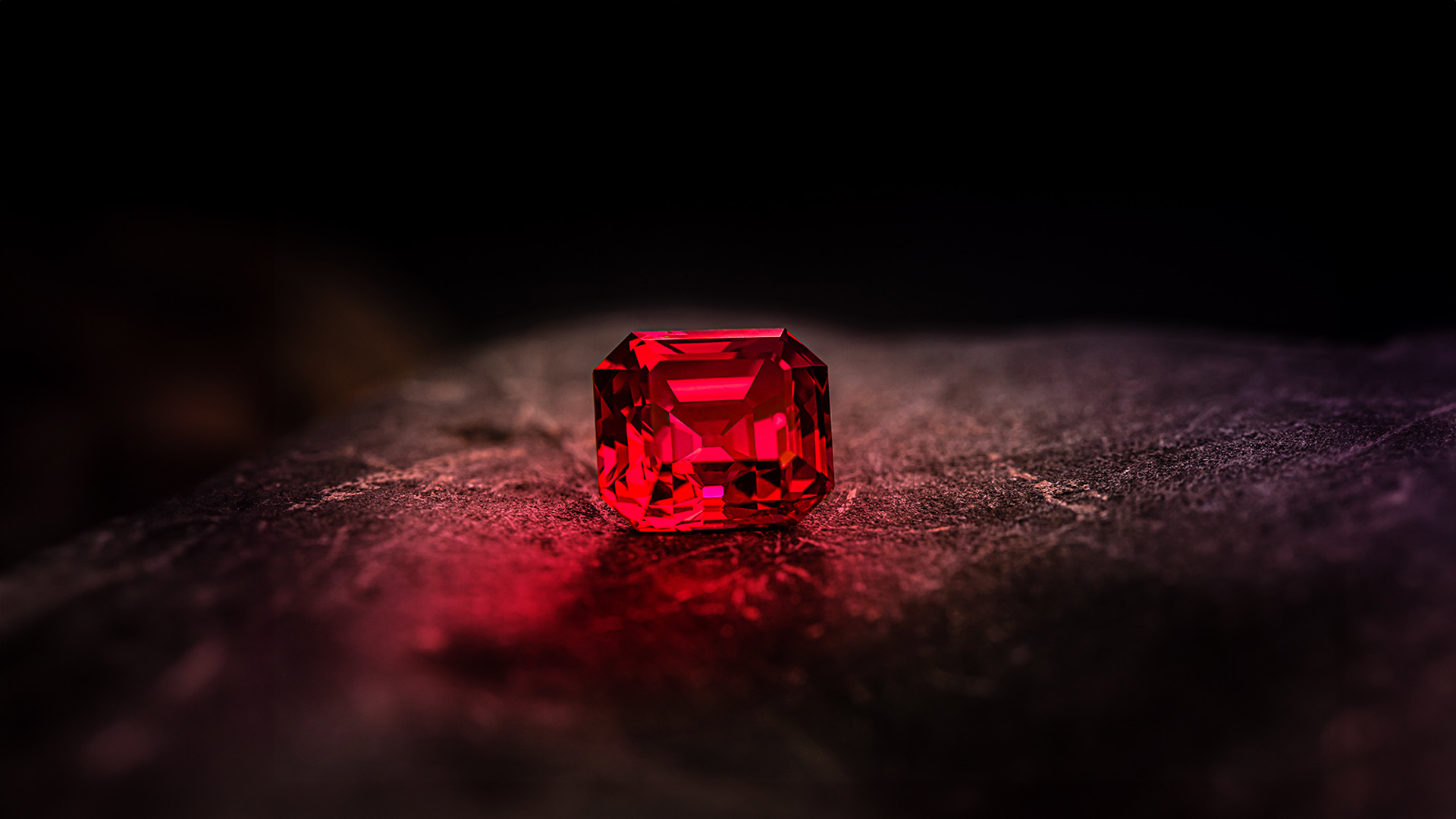 Gemstones That Glow in the Dark: The Magic of Fluorescence