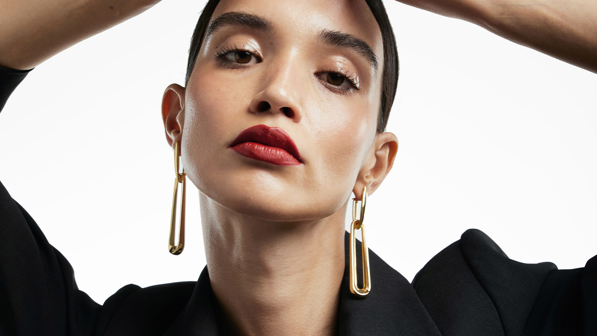How to Nail Your Outfit: Matching Gold Pieces for the Perfect Attire