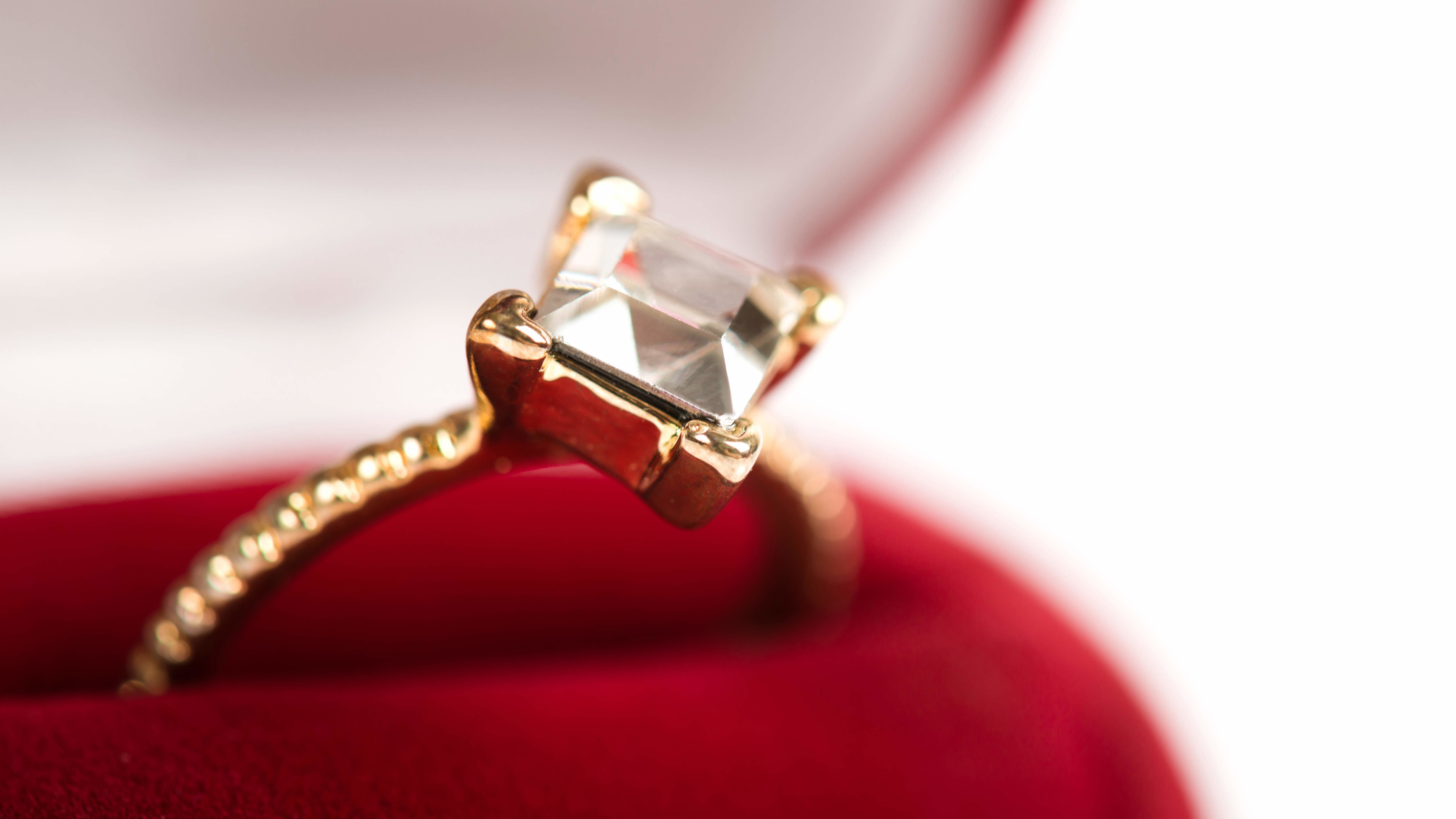 Golden Bonds: Unique and Personalized New Year Gifts for Siblings