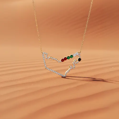 قلادة صقر من الذهب عيار 18 قيراط