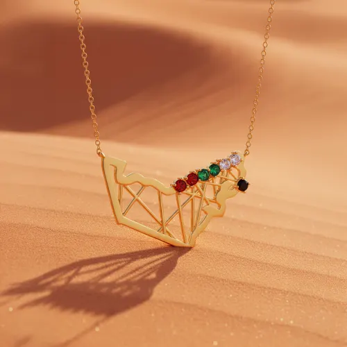 قلادة صقر من الذهب عيار 18 قيراط