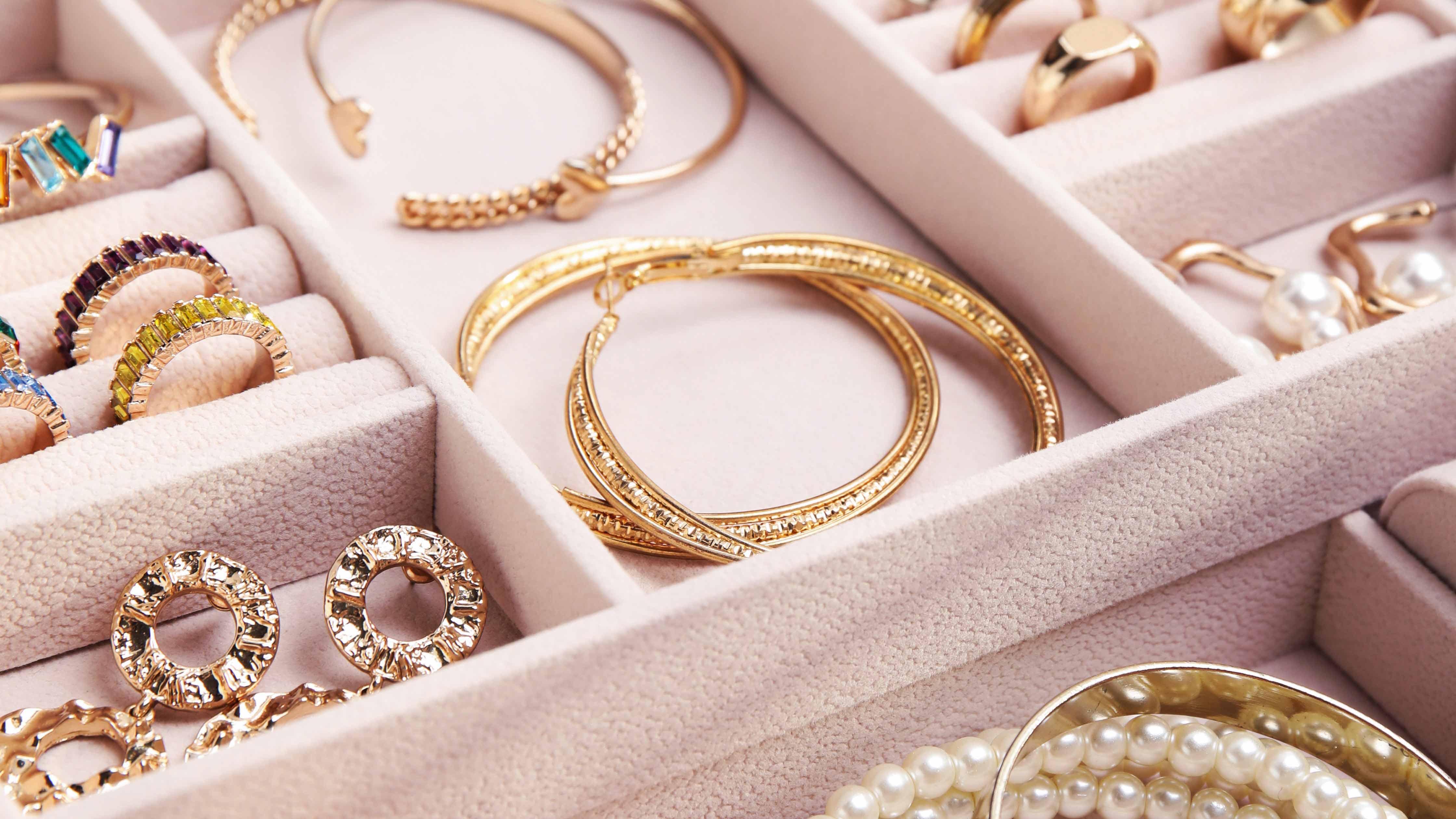 Safely Packing Jewelry for Travel