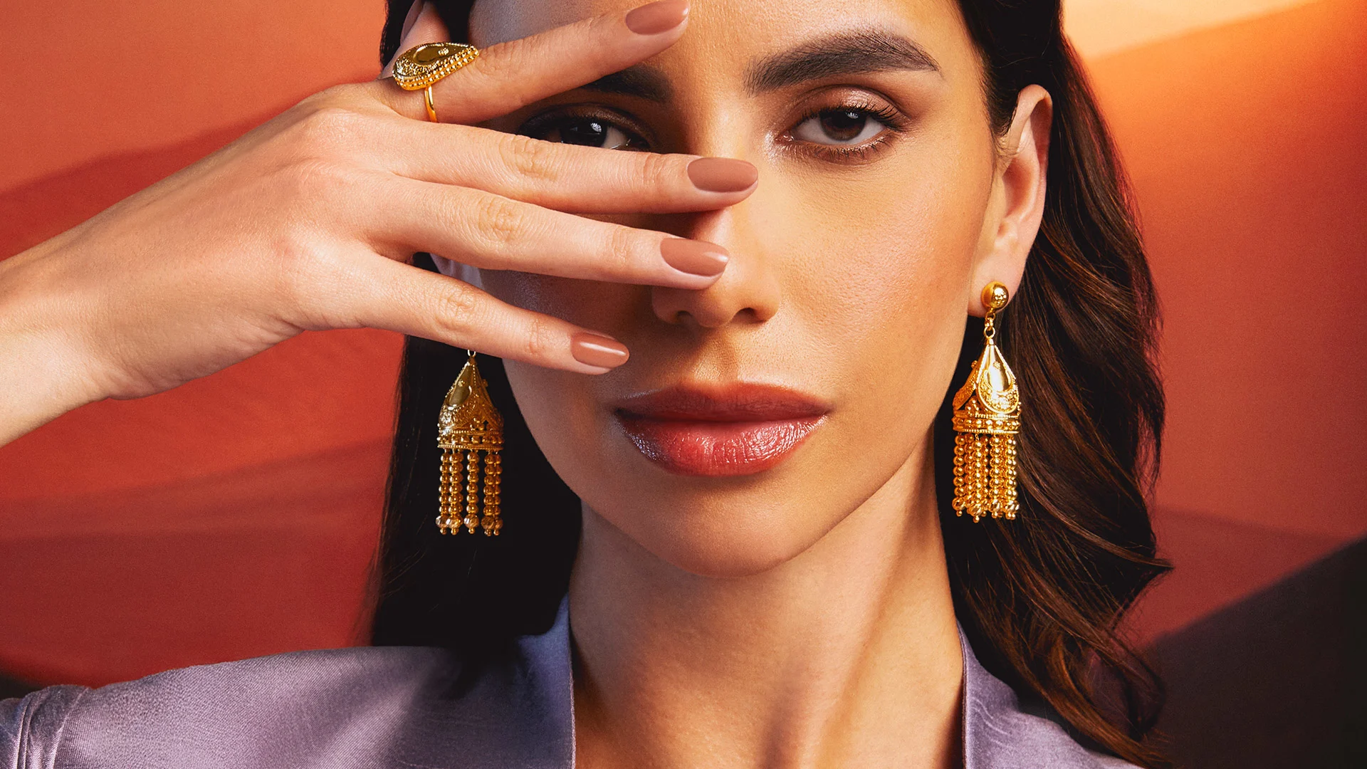 Jewelry and Hair: Why Earrings and Hairstyles Are Chosen Together