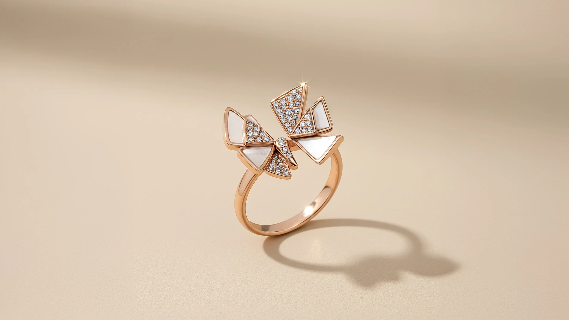 تريند يتألق: لماذا الذهب وردي اللون هو اختيار الهدايا الاحتفالية المثالي