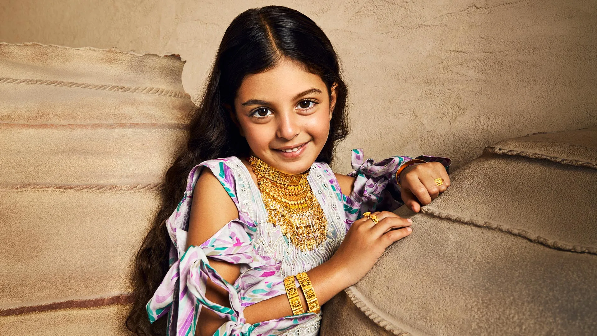 ذهب للصغار: تقليد إماراتي عريق في إهداء الأطفال بمناسبة عيد الفطر المبارك