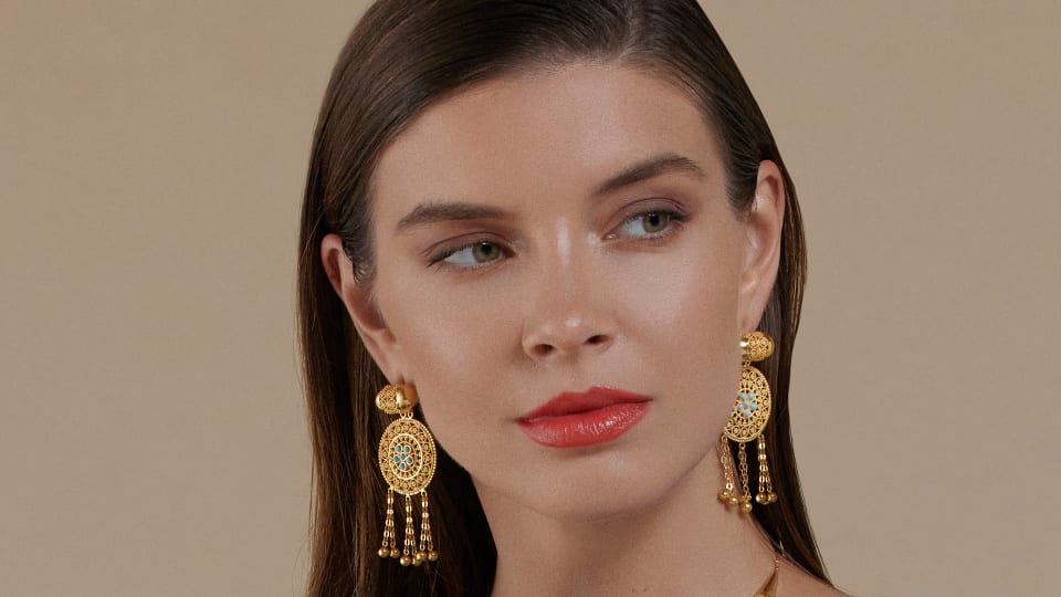 Vintage Gold Earrings: Timeless Beauty with a Touch of Nostalgia