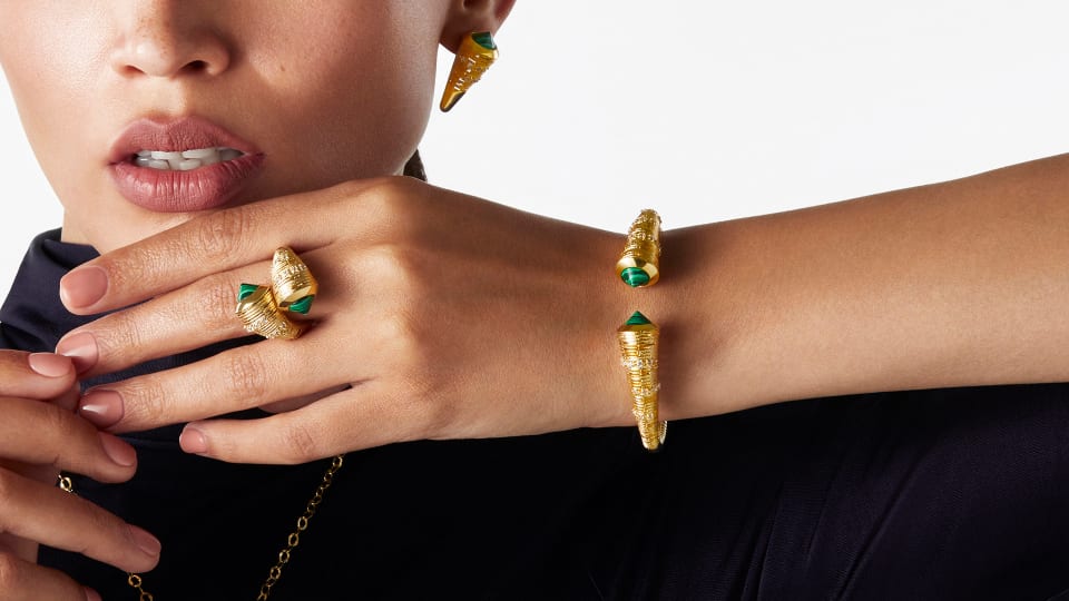 Gold Bracelets Unveiled: Unlocking Symbolism and Meaning